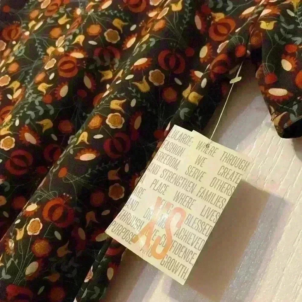 💚 3/$15 New LuLaRoe XS Classic T-Shirt - Picture 4 of 7